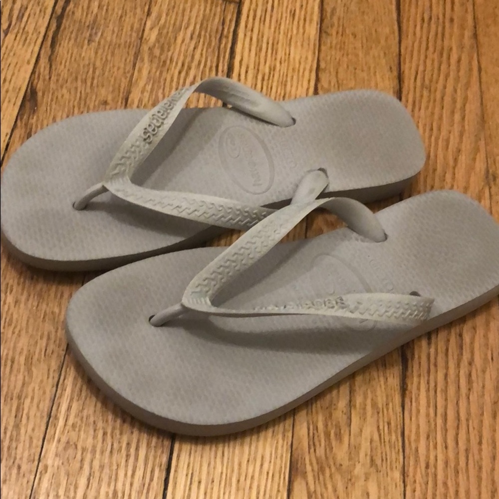 Gray havaianas, size 37/38